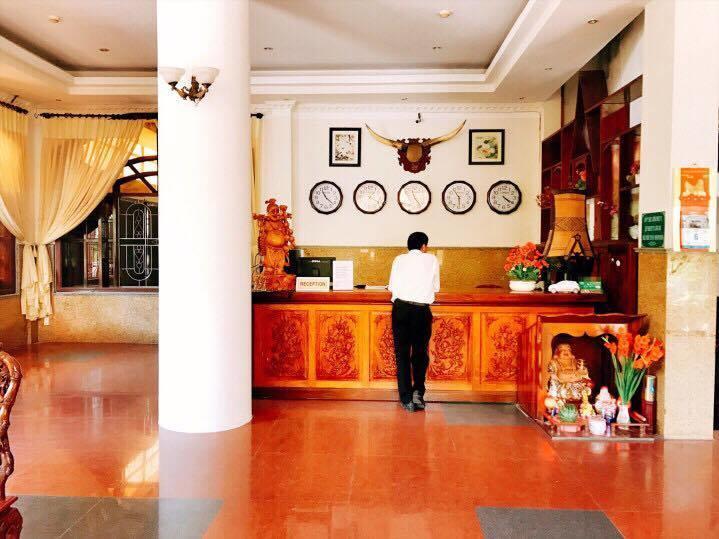 Lucky Hotel Куи Нхон Екстериор снимка